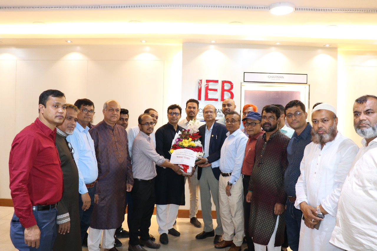আইইবি'র প্রেসিডেন্ট প্রকৌশলী মোহাম্মদ রিয়াজুল ইসলাম (রিজু) রাজউক- এর চেয়ারম্যান হিসেবে নিয়োগ প্রাপ্ত হওয়ায় ফুলেল শুভেচ্ছা ও অভিনন্দন জ্ঞাপন